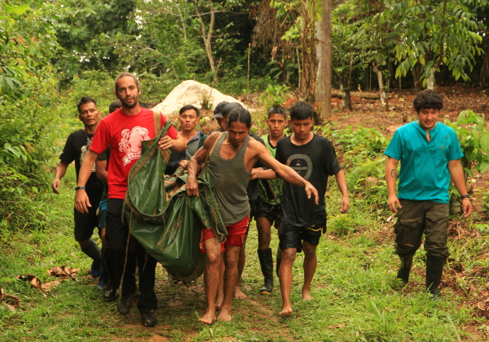 Μεταφορά ψαριού  στην περιοχή  Λορέτο στο δάσος  του Αμαζονίου