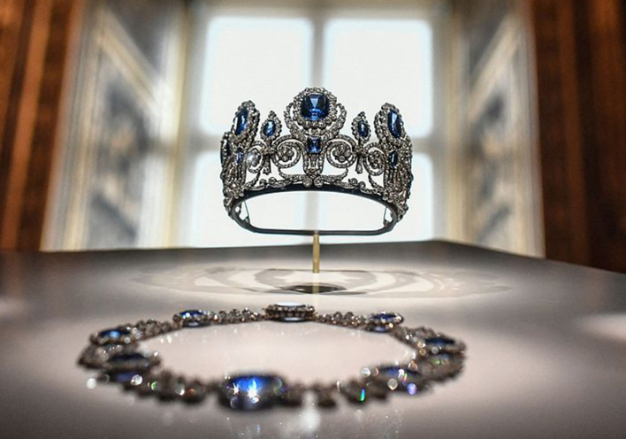 Οι συναρπαστικές ιστορίες πίσω από τα κλεμμένα κοσμήματα του Λούβρου