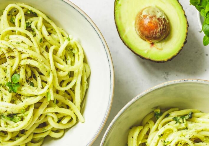 Λιγκουίνι με κρέμα αβοκάντο και άρωμα βασιλικού