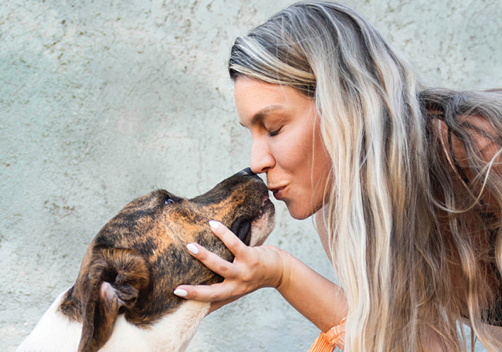 Η Κατρίνα Τσάνταλη μιλάει στην Athens Voice για το καταφύγιο «A Little Shelter» και τη φιλοζωική της δράση