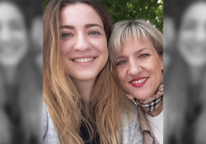 Η Αλεξάνδρα Μάκου με την κόρη της, Γαρυφαλλιά Ψαράκου, που δολοφονήθηκε στη Φολέγανδρο