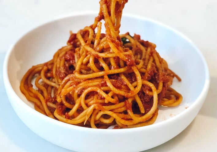 Μακαρονάδα με pesto λιαστής ντομάτας