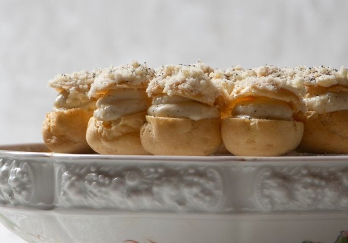 Σου γεμισμένα με μπεσαμέλ τυριών και βανίλια