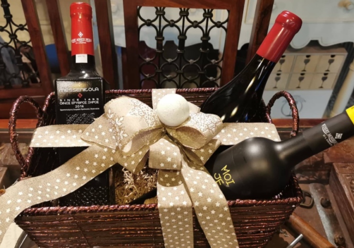 Γιορτάζουμε την ημέρα του Αγίου Βαλεντίνου με  κρασιά από τον Μεσενικόλα Καρδίτσας