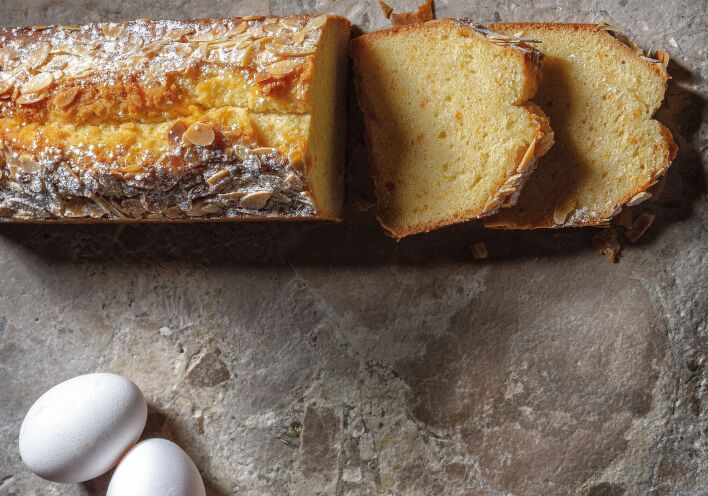 Συνταγή για κέικ με λεμόνι και αμύγδαλο από τον Στέλιο Παρλιάρο