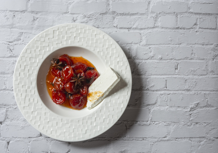 Γλυκό του κουταλιού με ντοματίνι Σαντορίνης