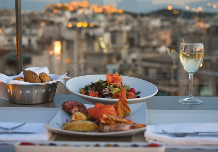 Clair de Lune: Η μαγεία της καλοκαιρινής Αθήνας από τον 7ο όροφο του Novotel Athens