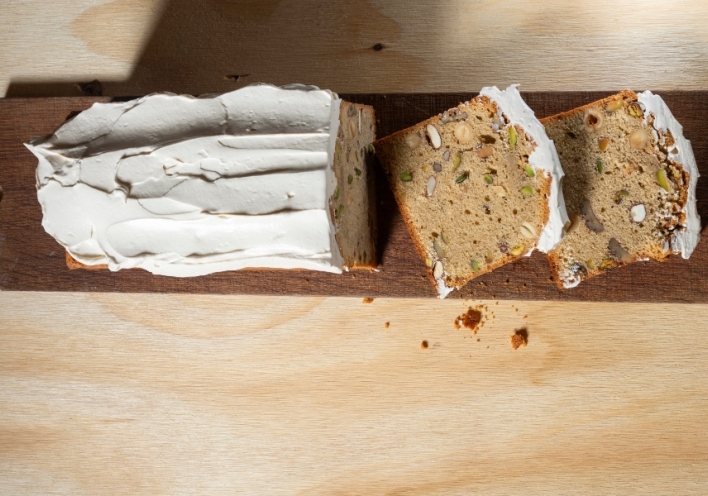 Κέικ με καφέ και ξηρούς καρπούς από την Arla 