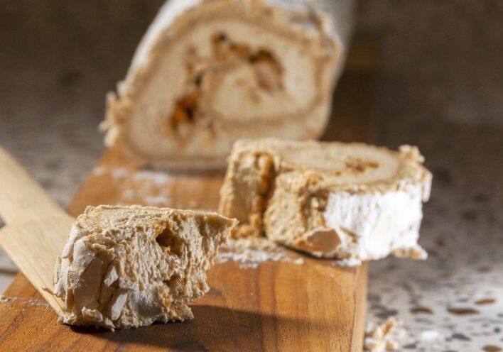 Ρολό μαρέγκας με καφέ και μασκαρπόνε