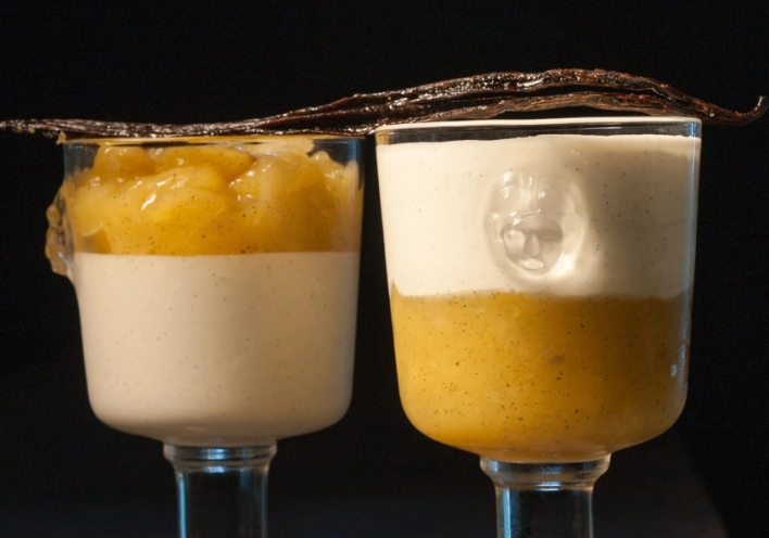 Μους λευκής σοκολάτας με βανίλια γιαούρτι και ανανά