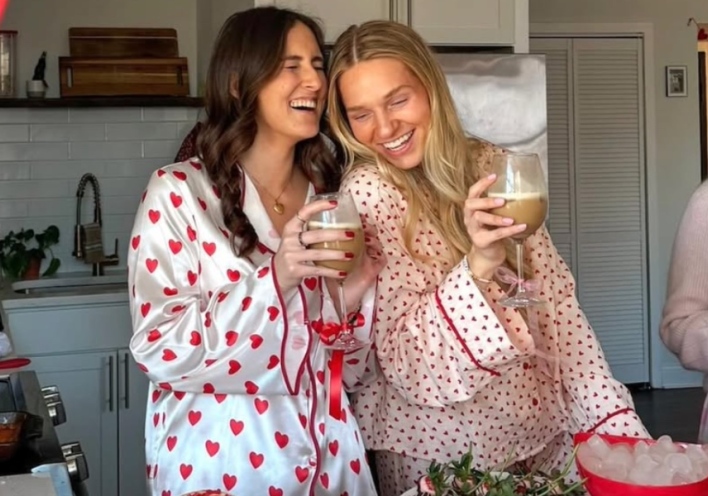 Galentine’s Day: Πώς να περάσετε υπέροχα τον Άγιο Βαλεντίνο με τις φίλες σας 