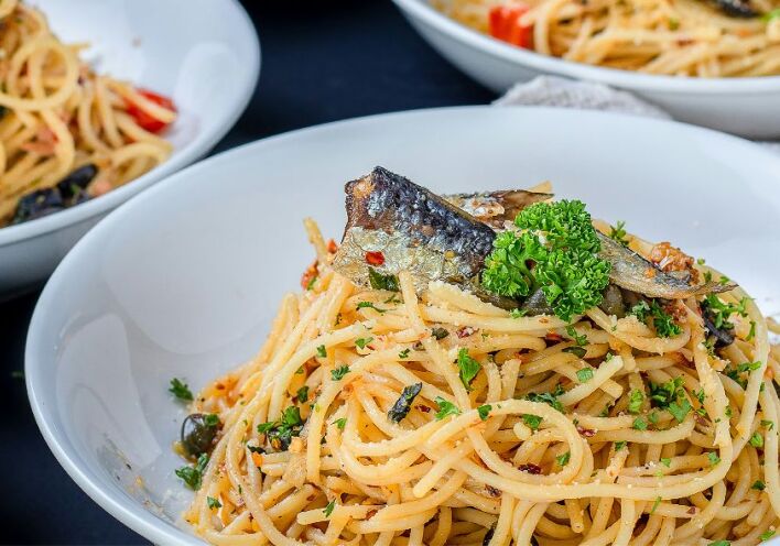 Πανεύκολη μακαρονάδα με σαρδέλες