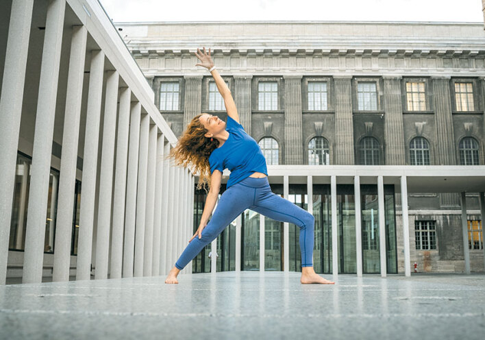 Yoga Family Violet Alignment - Φωτεινή Δημητρίου