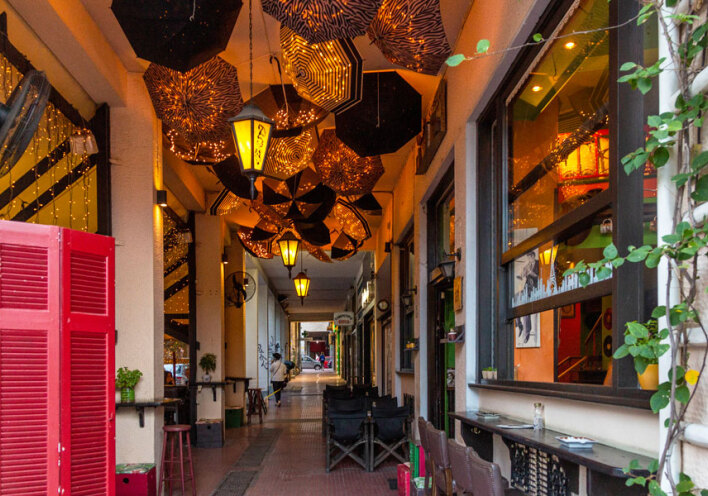 Medez: Το αγαπημένο cafe-bar του Παγκρατίου