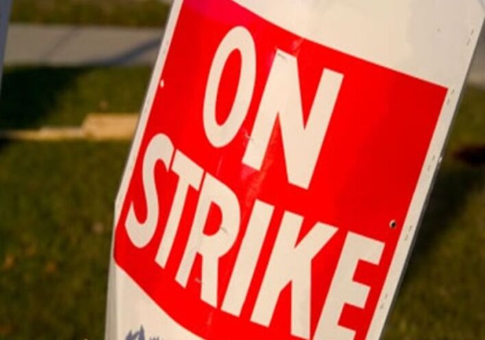 Δεν απεργείς; Θάνατος!