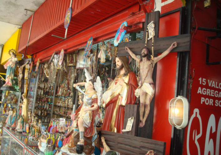 Περισσότερα ποιήματα, λιγότεροι μπάτσοι