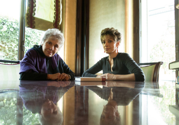 Η Κική Δημουλά στο σπίτι της μεταφράστριας Σεσίλ Ιγγλέση Μαργέλλου