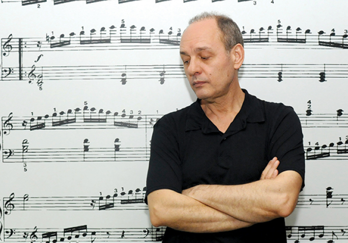 Ο Γιώργος Χατζιδάκις δεν μιλάει συχνά