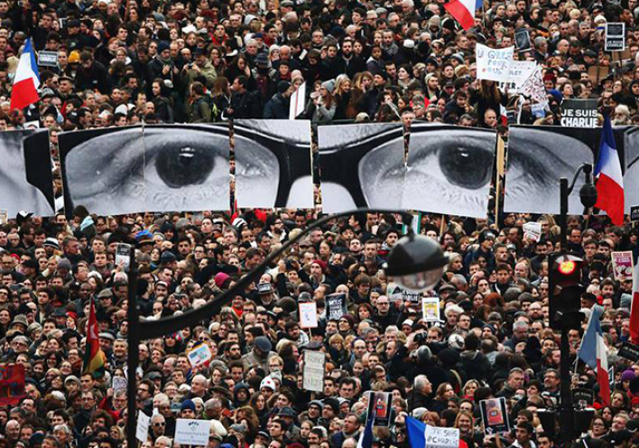 Charlie Hebdo | Είμαστε όλοι Charlie: Η δυνατότητα να κυκλοφορεί το Σαρλί Εμπντό ελεύθερα
