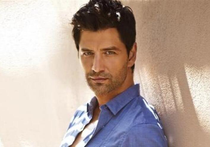 Ο Σάκης Ρουβάς απαγγέλλει Οδυσσέα Ελύτη