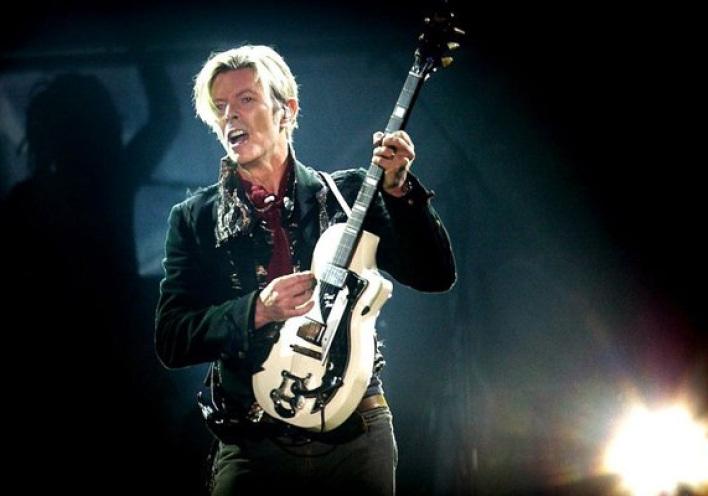 Συντετριμμένος ο κόσμος της μουσικής. Το αντίο των φίλων του Bowie στο Twitter 