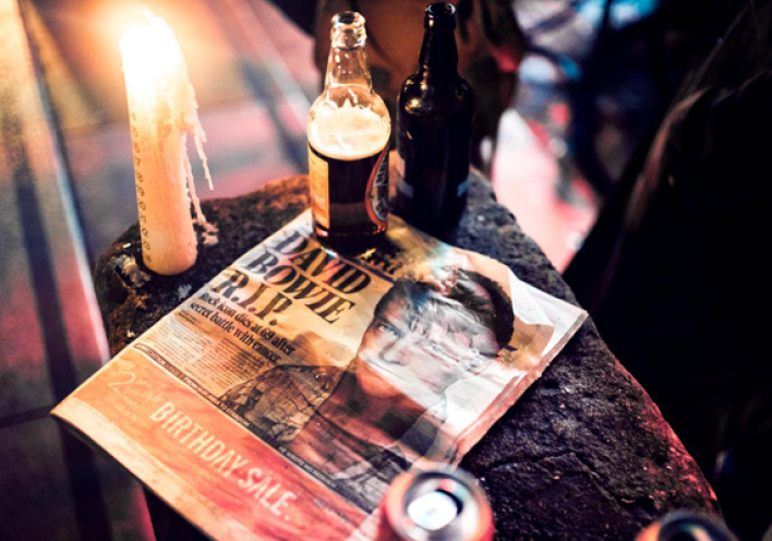 Το Λονδίνο αποχαιρετά τον Bowie με ένα ολονύκτιο πάρτι στους δρόμους του Μπρίξτον