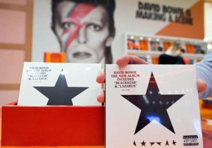 David Bowie: Μόνος για πρώτη φορά στην κορυφή των αμερικανικών chart