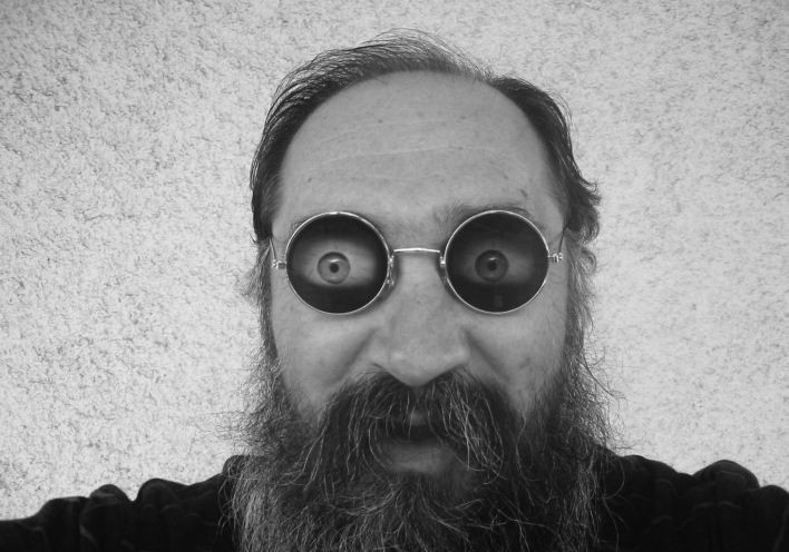 Τζιμάκος  υπέρ βιβλίου, κατά τεχνολογίας (video) 