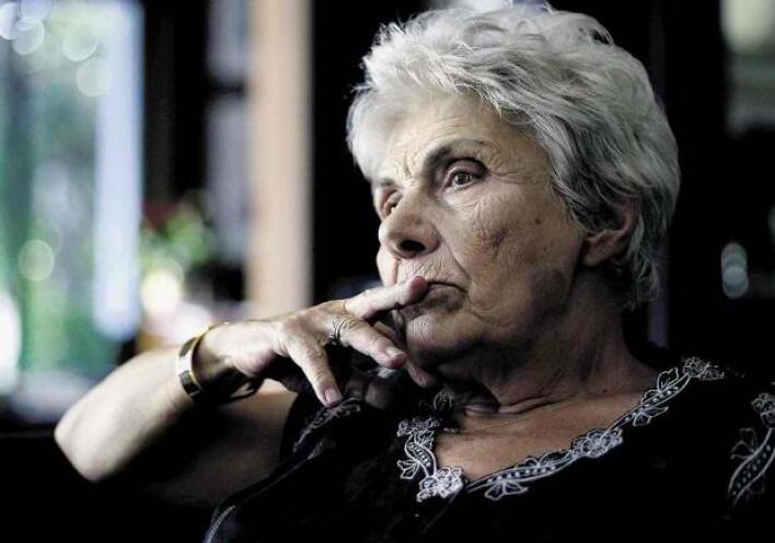 Η Άνω Tελεία της Κικής Δημουλά