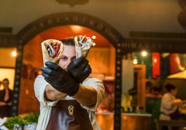 Hoocut, το καινούργιο σουβλατζίδικο της πόλης έχει την υπογραφή 5 διάσημων σεφ 