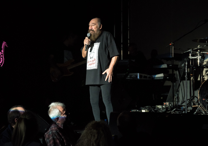 Κάγκελα παντού 