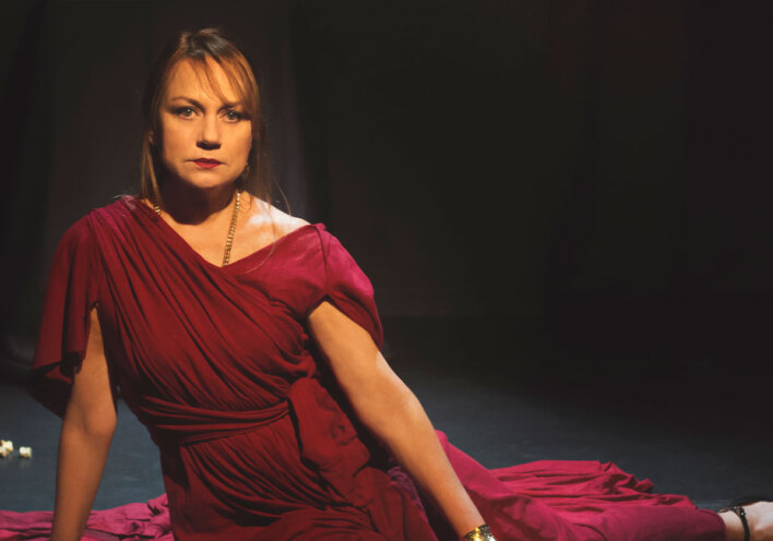 Κάτια Σπερελάκη, ζει ο βασιλιάς Αλέξανδρος;