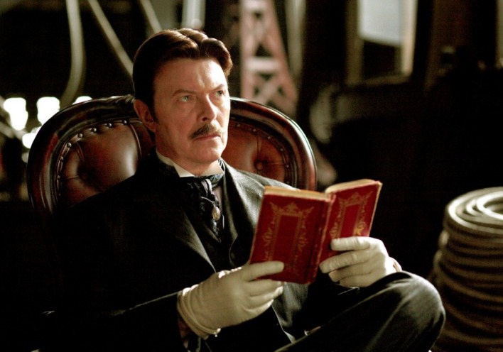 Αυτά είναι τα 100 αγαπημένα βιβλία της ζωής του David Bowie