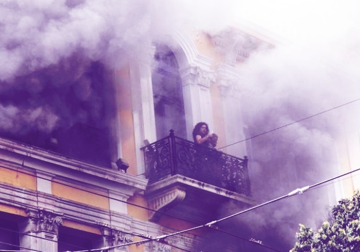 Η Μαρία Καραγιάννη, μία από τις εργαζόμενες που είχαν εγκλωβιστεί στη φλεγόμενη Marfin τον Μάιο του 2010