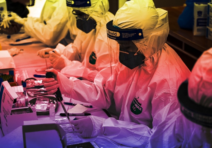 Αναστάσιος Καραδημήτρης: Έτσι εισβάλλει ο νέος κορωνοϊός στο αίμα