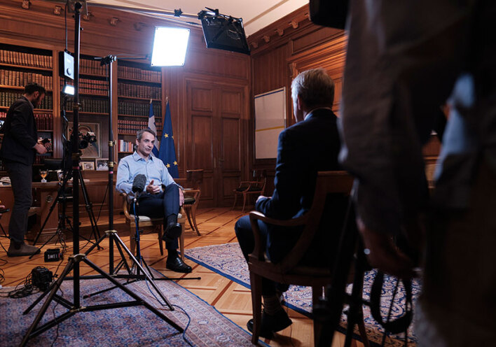 Ο Κυριάκος Μητσοτάκης δίνει συνέντευξη στο CNN για την επιτυχή αντιμετώπιση του κορωνοϊού στην Ελλάδα 