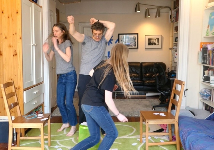 Η Kimberly Bartosik μας προκαλεί να παίξουμε το παιχνίδι της 