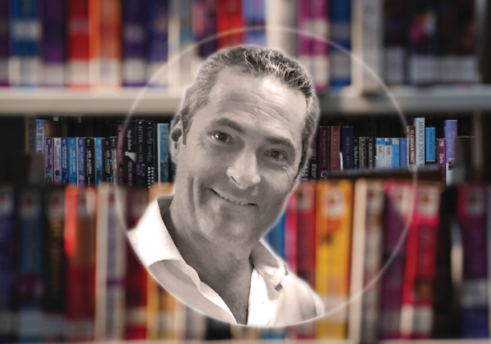 Ο Γιάννης Κωνστανταρόπουλος από τις Εκδόσεις Μίνωας