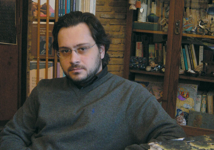 Ο Αργύρης Καστανιώτης διαβάζει βιβλία στην καραντίνα