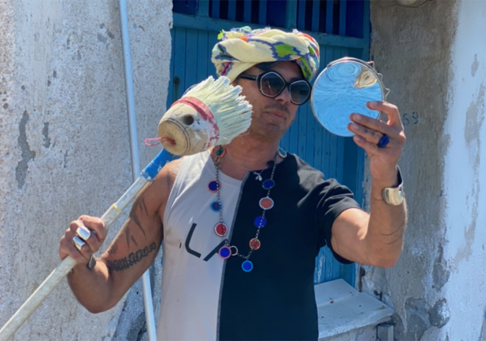 Η Μήλος του Λάκη Γαβαλά