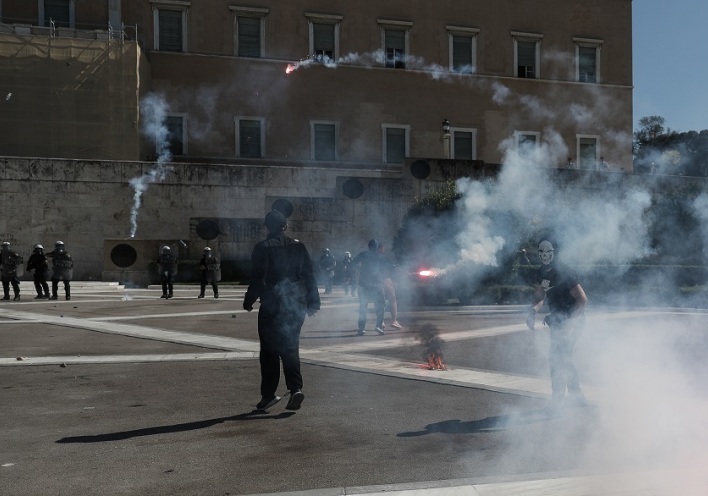Επεισόδια στο πανεκπαιδευτικό συλλαλητήριο στο κέντρο της Αθήνας 