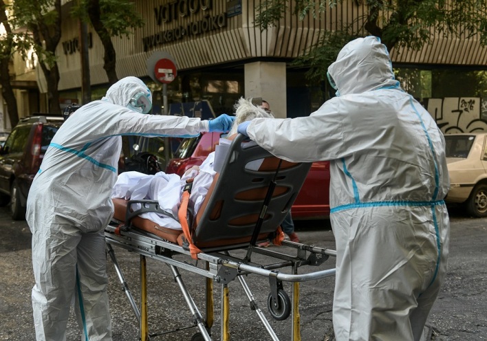 Μεταφορά ηλικιωμένων από το γηροκομείο στον Άγιο Παντελεήμονα