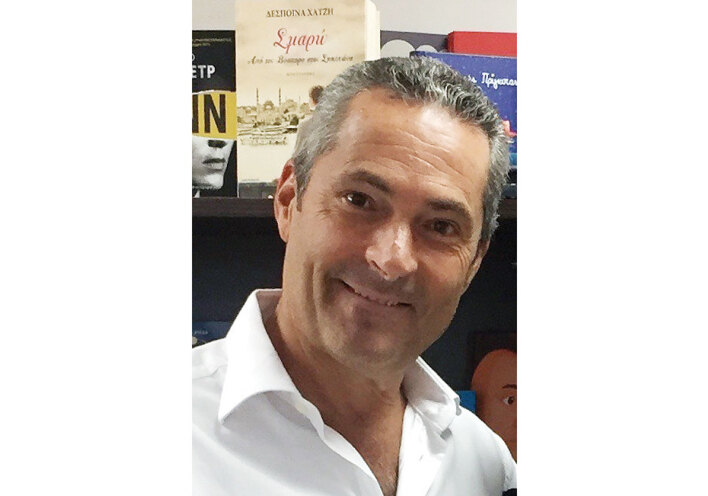 Ο Γιάννης Κωνστανταρόπουλος μιλάει για τον εκδοτικό οίκο Μίνωα