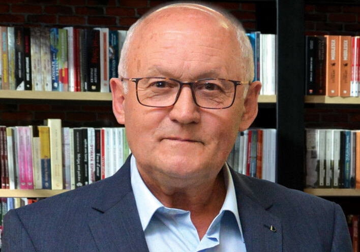 Ο Θωμάς Νάκας από τις Εκδόσεις Χάρτινη Πόλη