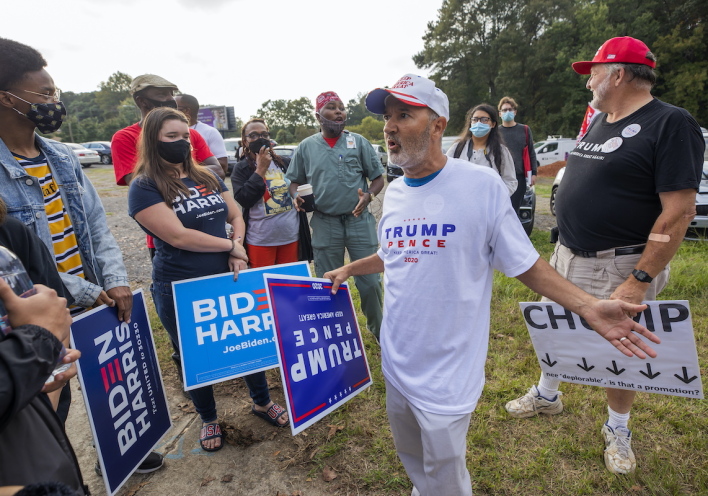 Οπαδοί του Τραμπ και του Μπάιντεν στην Ατλάντα