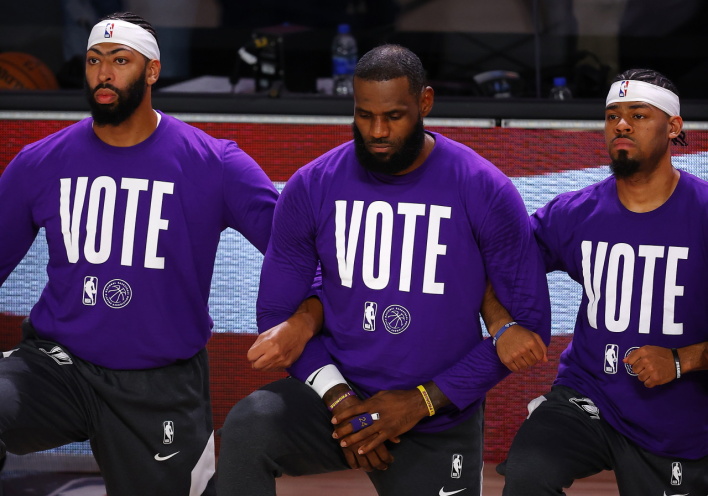 Το NBA δεν περίμενε τις εκλογές για να τα βάλει με τον Τραμπ