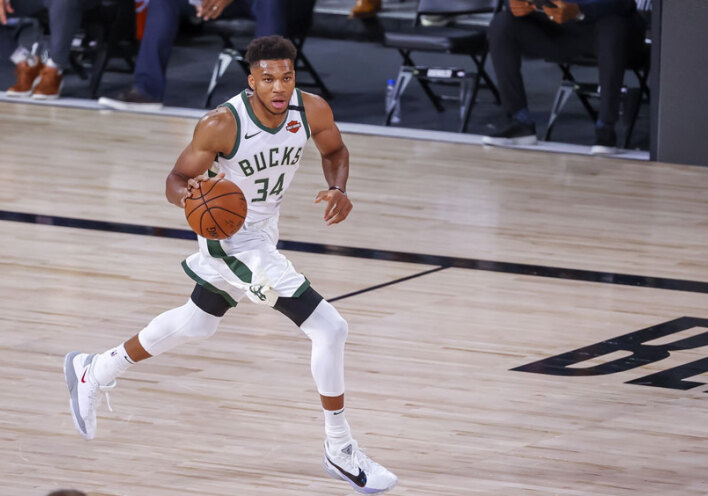 Το tweet του Γιάννη Αντετοκούνμπο για τον Μαραντόνα