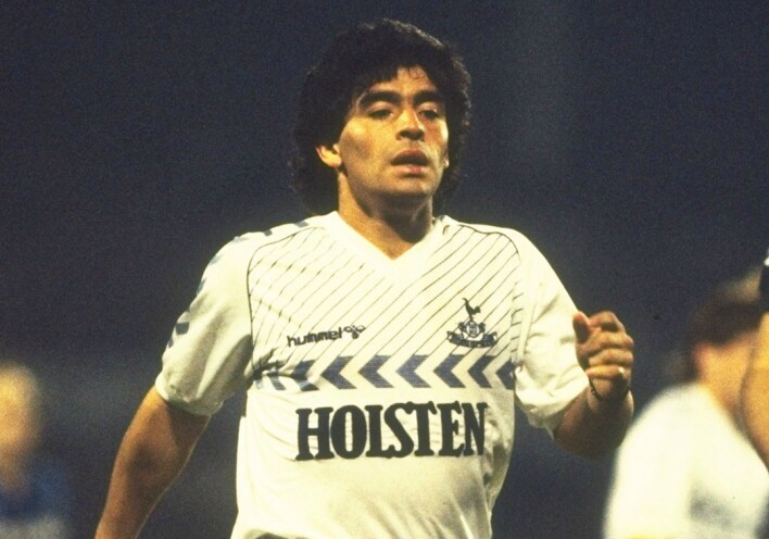 Ο Ντιέγκο Μαραντόνα με φανέλα της ομάδας ποδοσφαίρου Τότεναμ