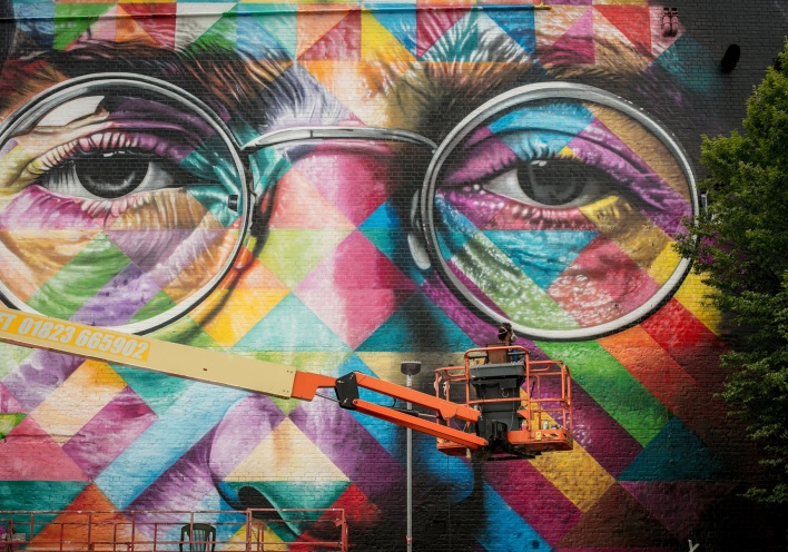 Τοιχογραφία του Eduardo Kobra για τον John Lennon στο Μπρίστολ