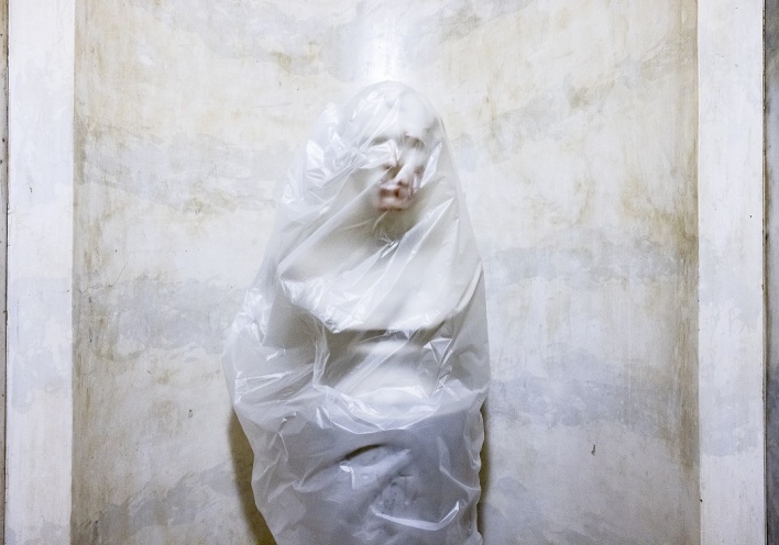 Βανδαλισμένο άγαλμα στο Καπιτώλιο των ΗΠΑ μετά την εισβολή οπαδών του Τραμπ